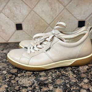 Ecco Women's Lace-Up Leather Sneakers in Light Beige 38